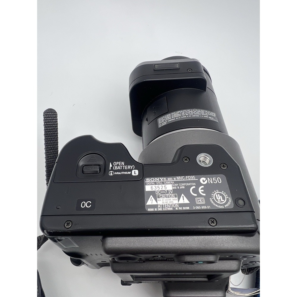 Sony Mavica MVC-FD95 2.1MP Digital Camera - Black & Metallic gray - Picture 3 of 9